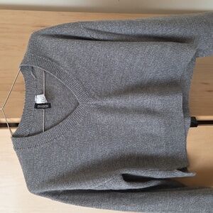 Divided Women's V-Neck Cropped Sweater in Gray